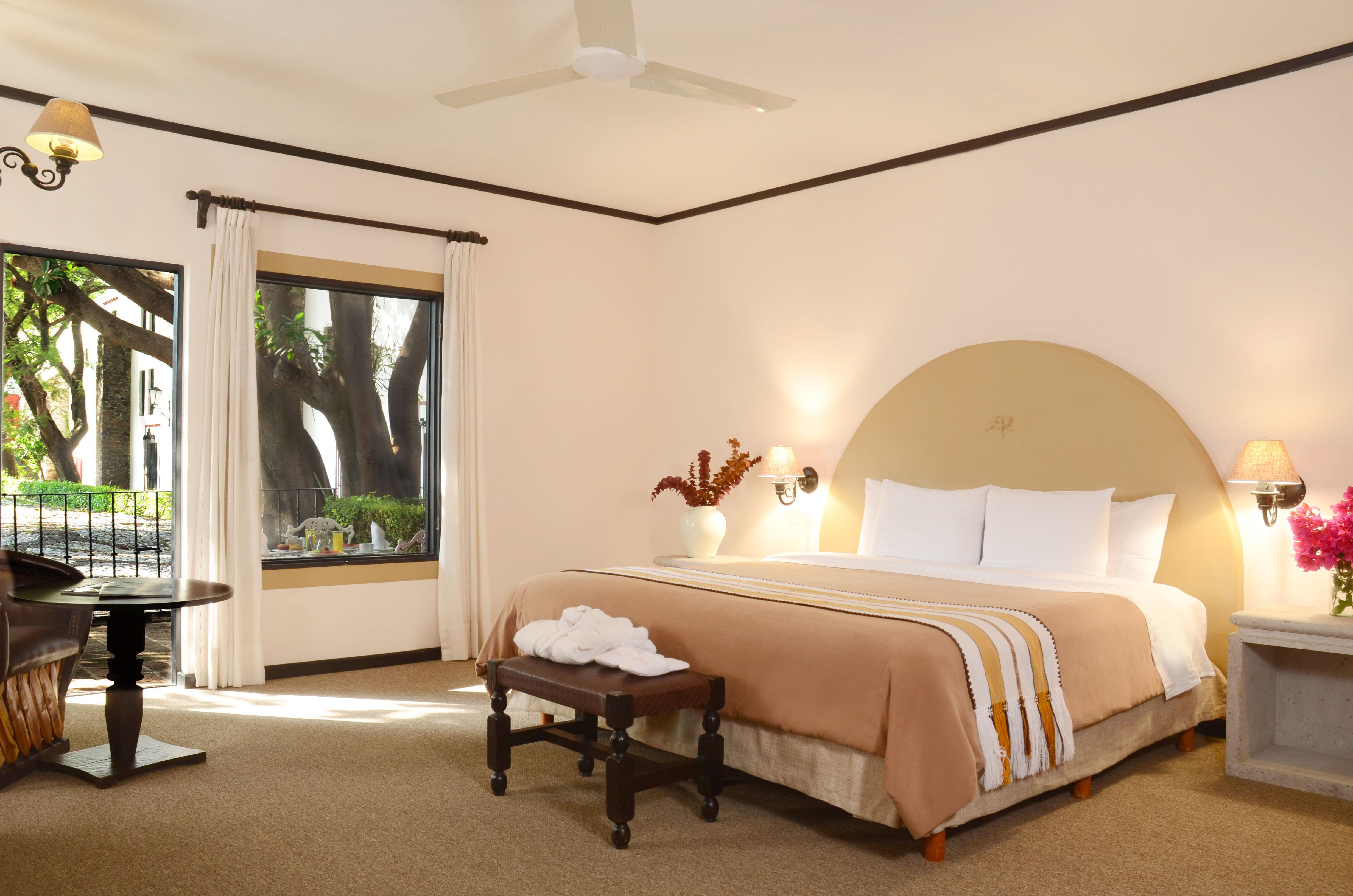 Hacienda Jurica By Brisas Hotel Queretaro Bagian luar foto A bedroom at Hotel El Rey de los Ángeles