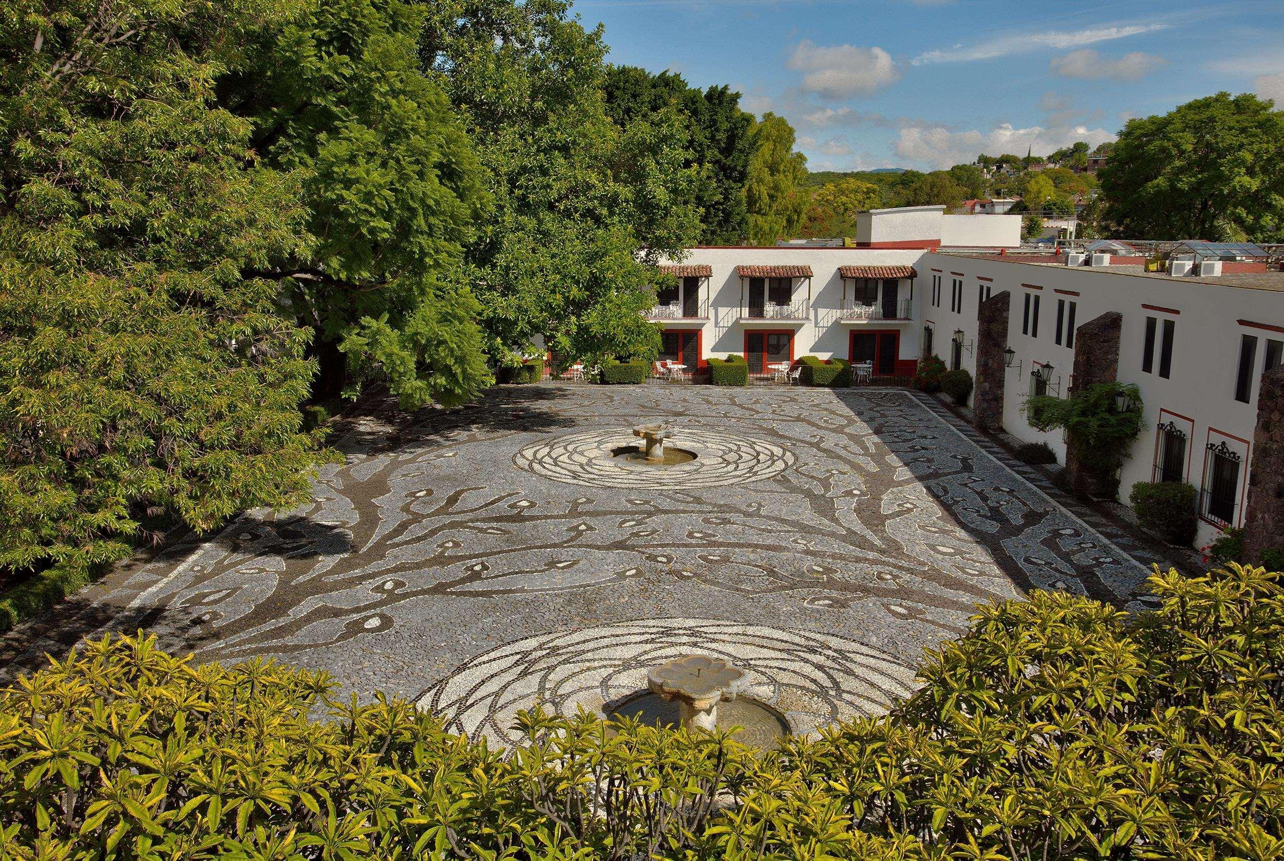 Hacienda Jurica By Brisas Hotel Queretaro Bagian luar foto The main courtyard of the school