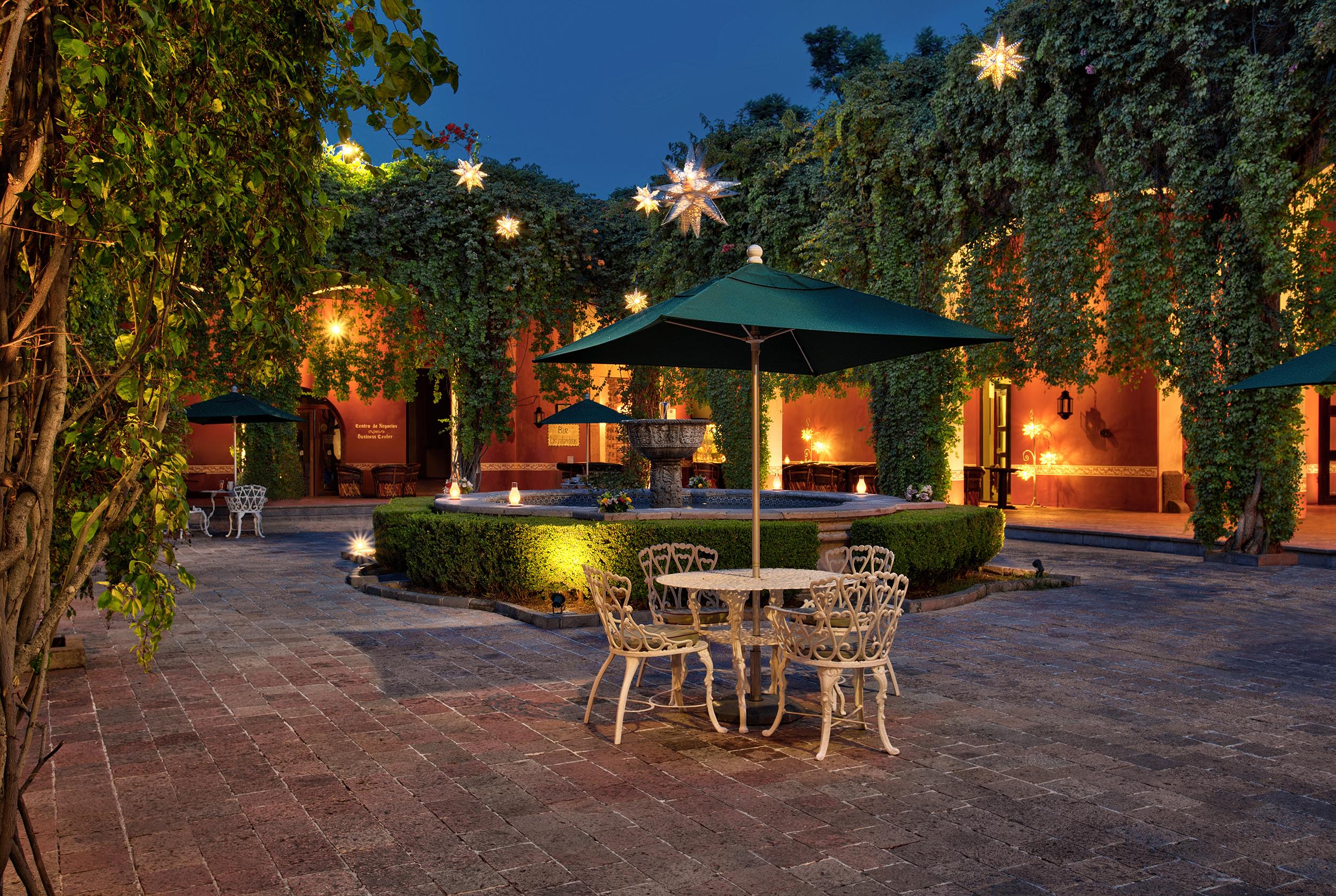 Hacienda Jurica By Brisas Hotel Queretaro Bagian luar foto The hotel's courtyard