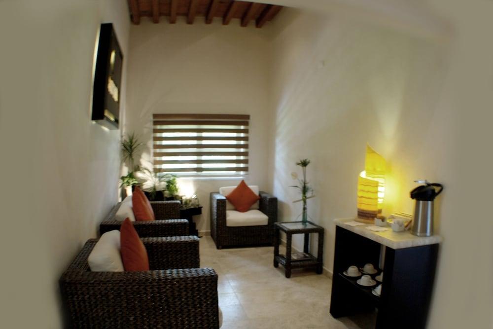 Hacienda Jurica By Brisas Hotel Queretaro Bagian luar foto A room at the hotel