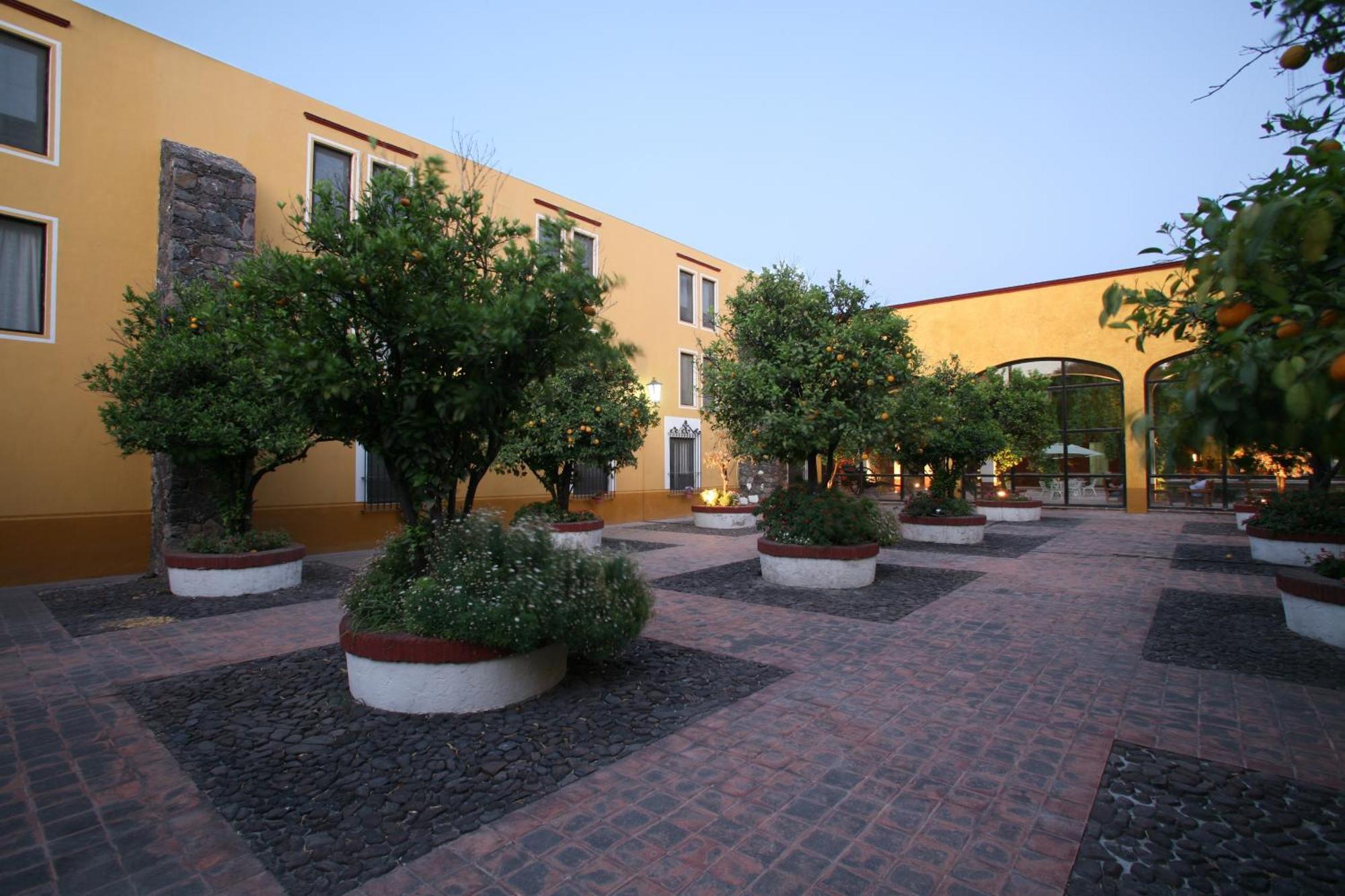 Hacienda Jurica By Brisas Hotel Queretaro Bagian luar foto The patio of the Museo Casa de Morelos