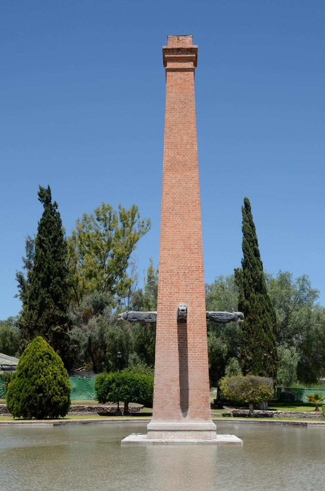 Hacienda Jurica By Brisas Hotel Queretaro Bagian luar foto The memorial at the entrance to the cemetery